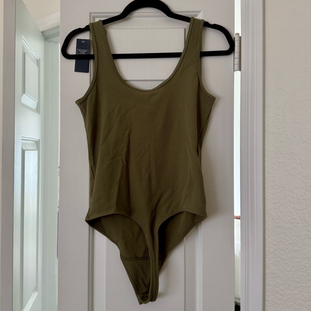 NWT Abercrombie Olive Green Ribbed Tank top Bodysuit - Lg - Picture 2 of 3